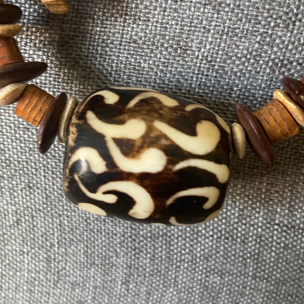 Vintage Hand Carved Bone & Wood Animals Safari Necklace - Picture 6 of 11